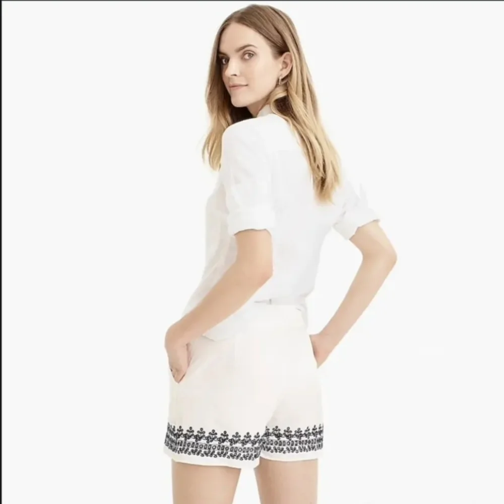 𝅺J.CREW Embroidered-Trim Short in Beauchamps Linen White with Navy Blue Size 4 - Picture 4 of 10